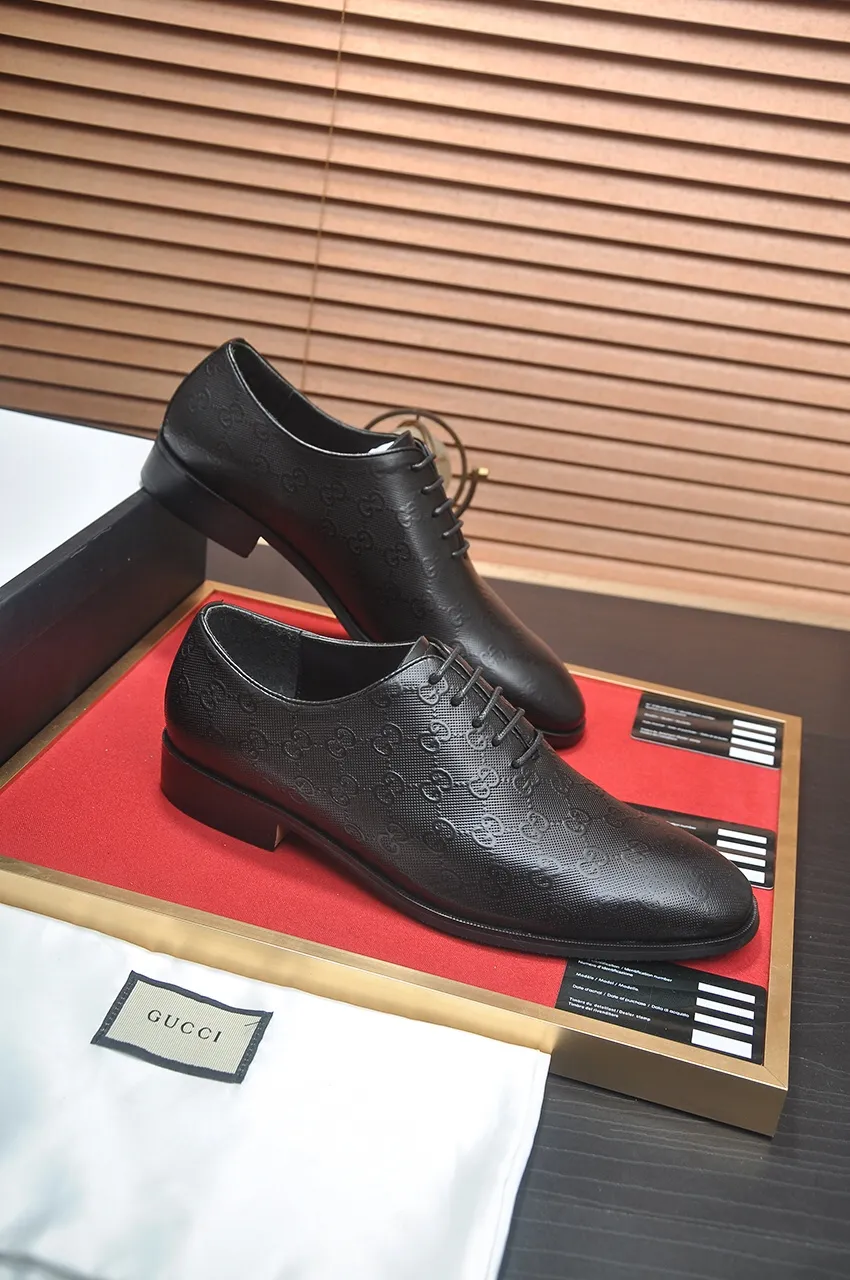 Men's shoes💰500💶Italy's top luxury men's shoe giant (GUCCI) (Gucci) (full cowhide lining) new arrival🍃Original European style🔰 Pleasant to the eye😍In order to make the shoes more durable and non-deformable🌀The production continues to follow traditional methods but there is still no lack of innovation💪Choose original sheepskin for the leather♻️ Smooth and natural And extra bright ⭐Made of imported cowhide, the first choice of rich people 38-45 (45 customized)